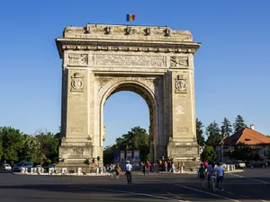 Arcul de Triumf din București are o poveste lungă - Foto: wikipedia.org/Bogdan Caraman