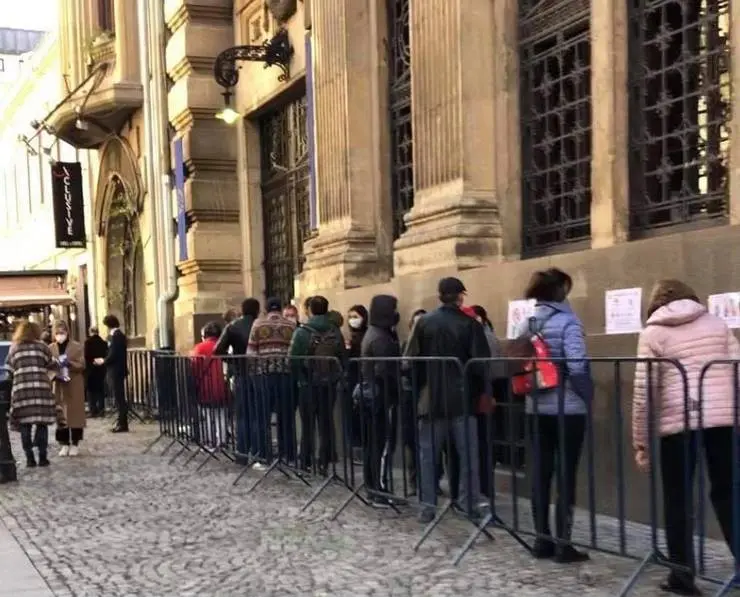 Moldovenii au votat în număr mare și la București. Foto RFI