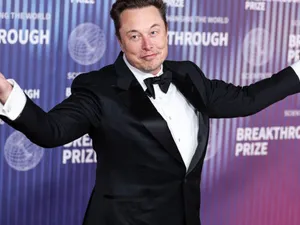 Ar fi o lovitură de proporții! Elon Musk se gândește să cumpere un club de fotbal legendar