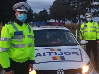 Ionuț și Mihai, alături de colegii lor, au reușit să-l blocheze pe tânărul teribilist Foto: Poliția Română