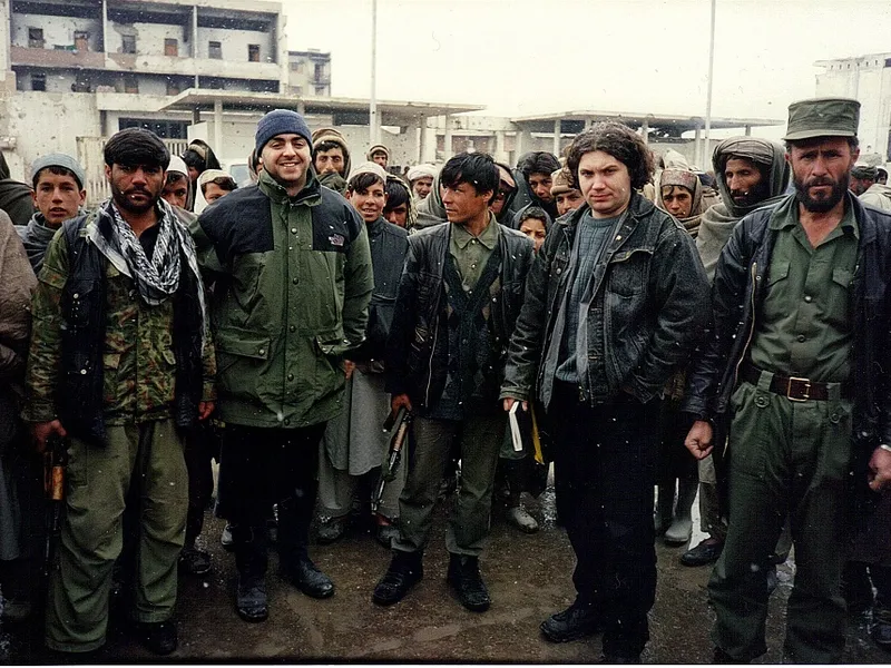 În zona fostei Ambasade a Rusiei din Kabul, în ianuarie 2002 Foto: Mihai Duță