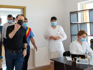 Florin Cîțu: Ne îndreptăm spre administrarea unei a treia doze de vaccin anti-COVID/FOTO: Facebook/FlorinVcitu