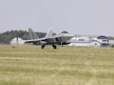 F-22 Raptor, în Polonia în cadrul „scutului aerian”/foto: twitter-baltic security