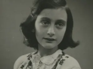 Anne Frank a stat ascunsă într-o anexă, până a fost predată naziștilor și ucisă. FOTO: Facebook