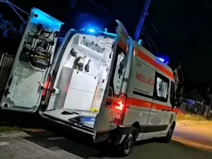 Accident fatal pe DN 73: Un bărbat a murit după ce mașina lui s-a făcut zob într-un cap de pod - Foto: Facebook/Ambulanța - Caracter ilustrativ