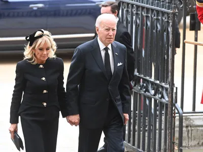 VIDEO Joe Biden au ajuns la Westminster Abbey pentru a-și lua adio de la Regina Elisabeta a II-a - FOTO: Profimedia