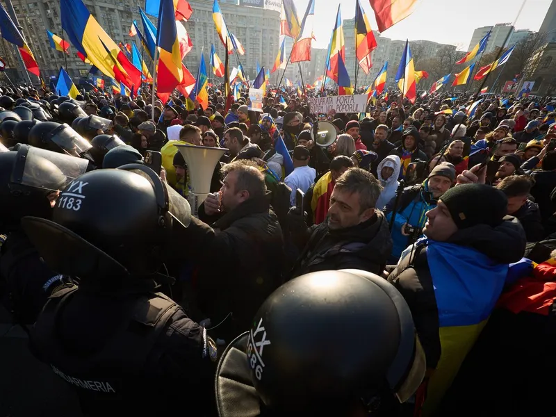 Radu Carp: Rusia va interfera cu alegerile prezidențiale din mai. Alegerile, război informațional - Foto: Profimedia Images