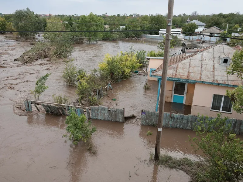 Meteorologul ce susține că România NU e lovită de ciclon. Care e adevărul despre ploile din România? - Foto: INQUAM PHOTOS / George Călin