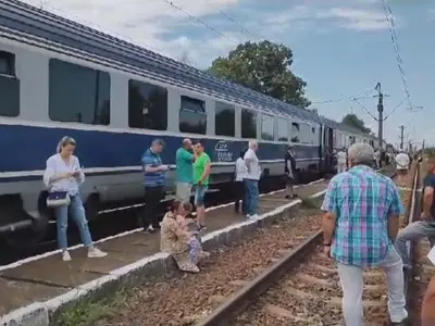 Românii care vor fi dați jos din trenurile CFR dacă fac acest lucru banal. Ce spune regulamentul? - Foto: Arhiva