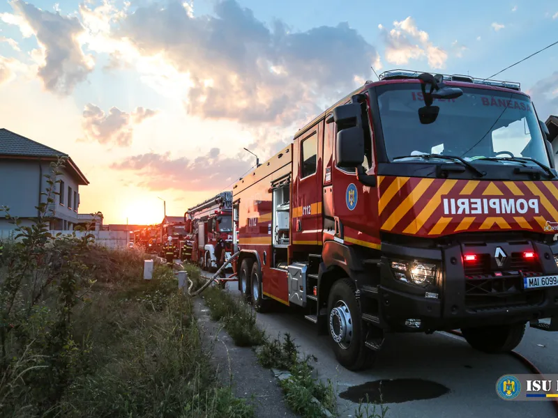 Incendiu masiv la un service auto - Foto: ISU București - Ilfov (rol ilustrativ)