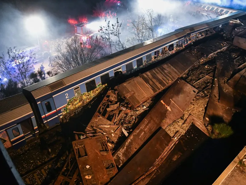 Catastrofă feroviară lângă Salonic, Grecia. Două trenuri s-au lovit frontal: peste 32 de morți. - Foto: Profimedia Images