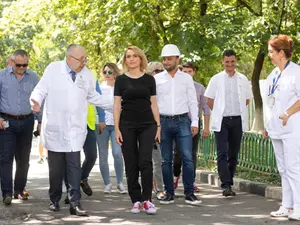 Gabriela Firea în inspecție, primită cu respect și ușoare plecăciuni Foto: Facebook