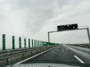 Pericol de acvaplanare pe Autostrada A1, din cauza ploilor torențiale. Recomandări pentru șoferi - Inquam Photos / Tudor Costache