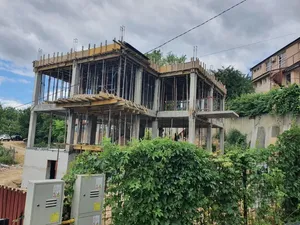 Familia fostului şef al Inspectoratului în Construcţii Iași a ridicat un bloc ilegal în Păcurari/FOTO: ziaruldeiasi.ro