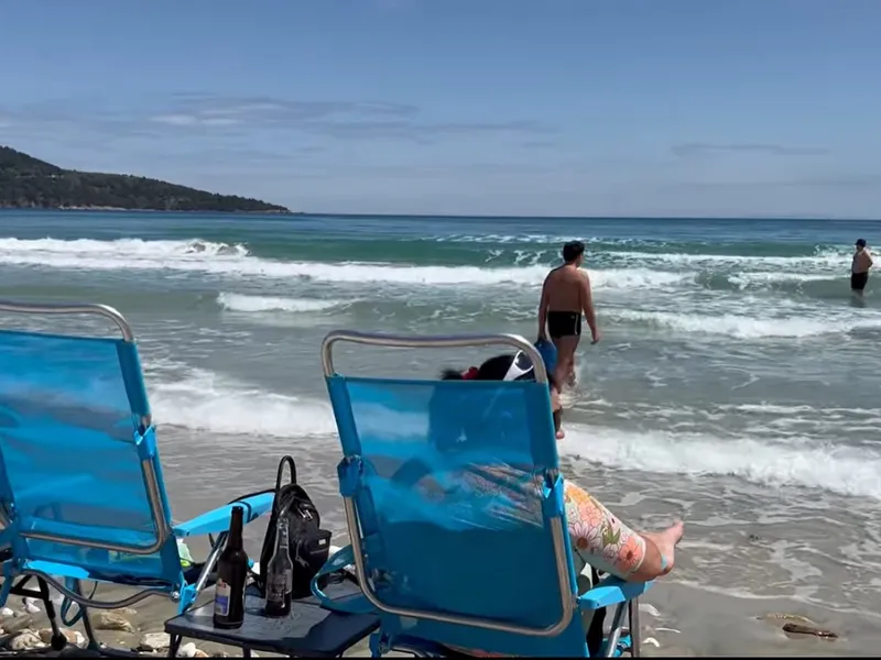 Românii au făcut baie în Marea Egee Foto: captură video Facebook/ Forum Thassos