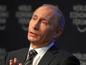 Un grup de văduve de soldaţi ruşi îi cere lui Vladimir Putin să înceapă mobilizarea pe scară largă - Foto: World Economic ForumFollow on Flickr