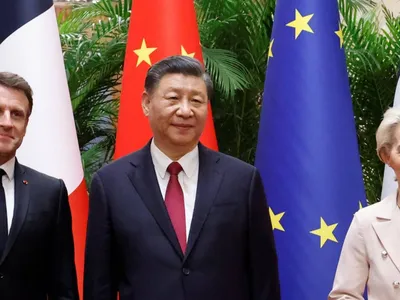 Emmanuel Macron, Xi Jinping şi Ursula von der Leyen, la Beijing  - Foto: Profimedia Images