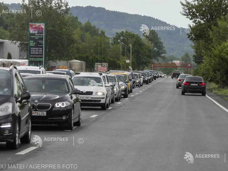 TRAFIC intens pe Valea Prahovei: se circulă în coloană şi între localităţile Breaza şi Comarnic - Foto: Agerpres(imagine cu caracter ilustrativ)