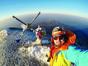 Alpinistul Adrian Ahriţculesei a cucerit, duminică, vulcanul Mont Giluwe /foto: facebook