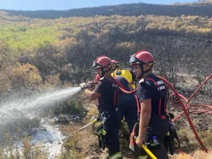 142 de pompieri au luptat cu flăcările din Grecia. FOTO: IGSU/Facebook