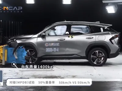 SUV-ul plug-in Geely Galaxy L7, 5 stele de siguranță în China. Cum se deformează la 50 km/h - Foto: captură video