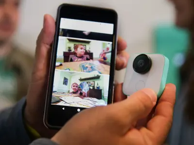 Cu ajutorul tehnologiei AI, software-ul Google Clips învață ce cadre îi plac sau nu utilizatorului