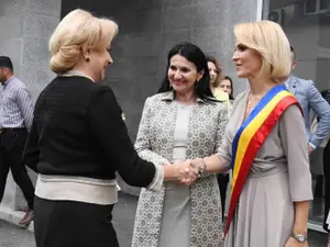 Gabriela Firea și premierul Dăncilă Foto: Facebook