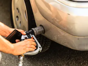 Guvernul i-a uitat pe românii cu mașini pe GPL. Subvenționează doar benzina și motorina. / Foto: autovit.ro