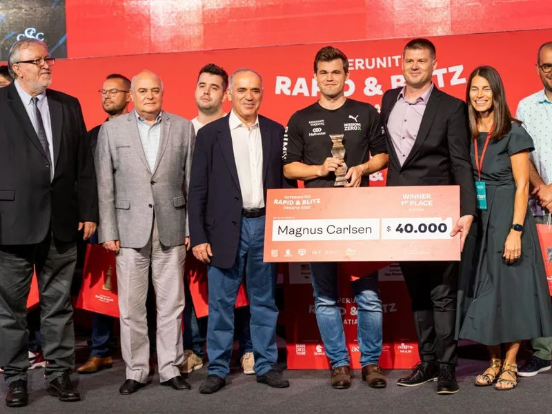 De la stânga la dreapta: Zlatko Klaric, Michael Khodarkovsky, Garry Kasparov, Magnus Carlsen, Marin Marusic și Augusta Valeria Dragic | Foto: Grand Chess Tour, Lennart Ootes