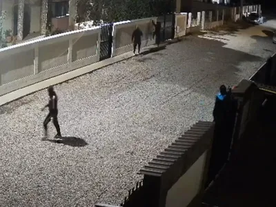 O bandă de hoți a tetorizat un cartier din Ilfov. Polițiștii nu au reușit să îi prindă nici acum Foto: captură Antena video