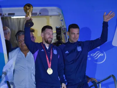 Sărbătoare națională în Argentina. "Regii fotbalului mondial" i-au readus trofeul lui Maradona - FOTO: Profimedia