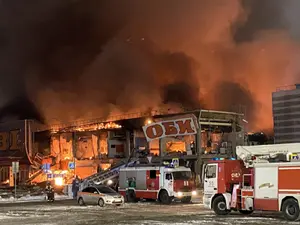 Incendiu uriaș la un centru comercial din Moscova - Foto: Captura