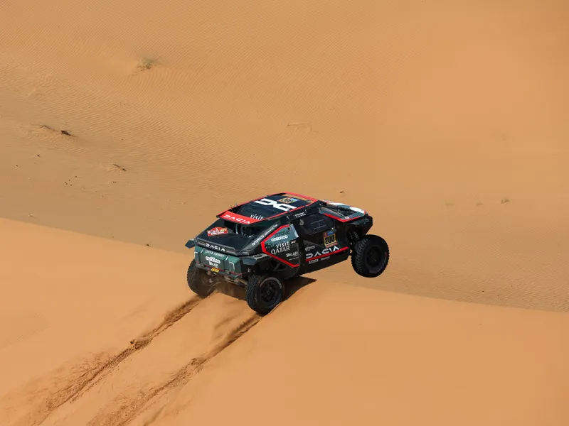 Zi istorică! Dacia, prima victorie în Dakar. Al-Attiyah, la 25 minute de locul 3 - Foto: DPPI / Red Bull Content Poo