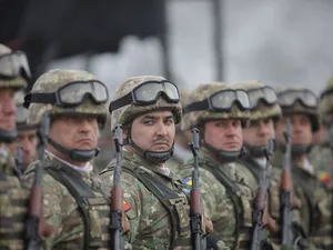 Nu vom fi luaţi cu arcanul, să mergem în Armată. Nici un motiv de panică - Foto: INQUAM PHOTOS / George Călin