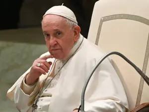 Papa Francisc cere ca bunicii să nu fie lăsaţi singuri în această perioadă a Sărbătorilor. / Foto: cnn.com