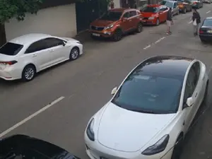 Bărbatul a fost jefuit de indivizi necunoscuți Foto: captură video camere de supraveghere