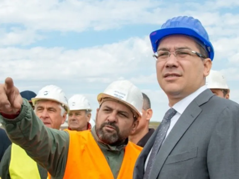 Ponta privind spre autostrăzi / capital.ro