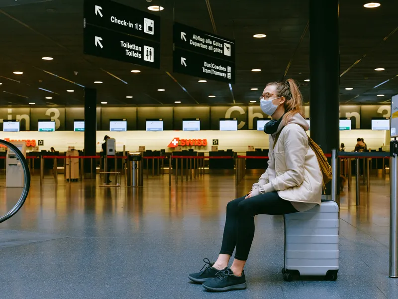 Pasager în aeroport- Foto: PEXELS PHOTOS/ Anna Shvets