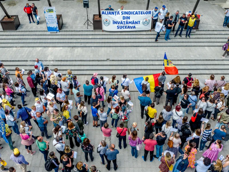 n loc să crească, salariile profesorilor scad și cu 50 lei - Foto: INQQUAM PHOTOS / Casian Mitu