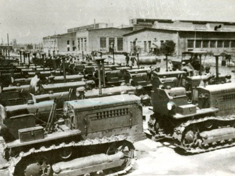 Tractorul „românesc” KD-35 - Foto: Arhivele Naţionale Istorice Centrale, Fototeca online a comunismului românesc, cota 1/1951