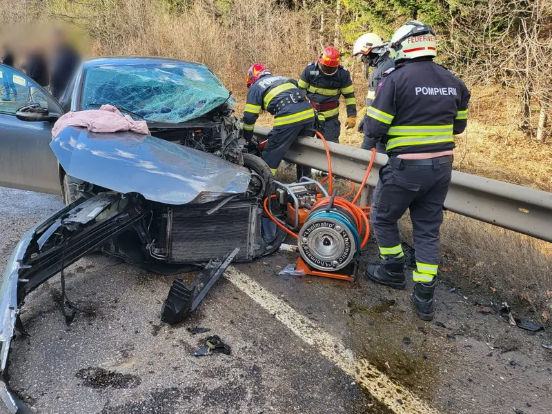 Accident teribil între localităţile Ilişeşti şi Păltinoasa. 8 persoane rănite. Trafic bloca complet - FOTO: infotrafic