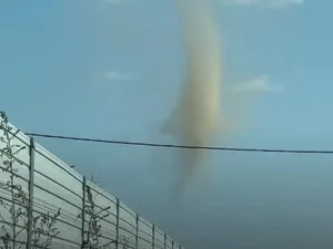 Tornadă în Oradea. Vijelia de praf a fost văzută în toiul zilei Foto: Meteoplus (fotografie cu caracter ilustrativ)