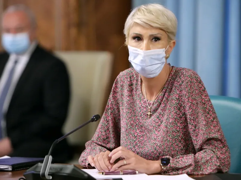 Ministrul Muncii şi Protecţiei Sociale, Raluca Turcan, i-a răspuns pe Facebook liderului PSD, Marcel Ciolacu, care o acuzase anterior că nu ştie ce legi a votat. / Foto: b1.ro