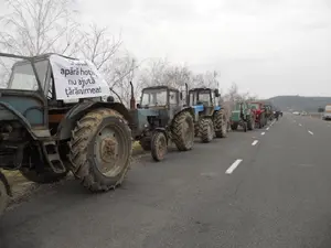 Fermierii protestează în România Foto: Facebook/Federaţia Agricultorilor din Moldova, FARM