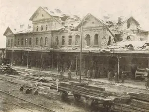 917, august 5. Mărășești. Gara din oraș bombardată de inamic  ANR, SJAN Mehedinți, Colecția de Documente Fotografice, fotografia 4-1