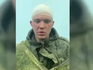 Soldat rus capturat în Ucraina: "Mamă, scoate-mă de aici! Omorâm civili aici!"/FOTO: Twitter/ArmedForcesUkr