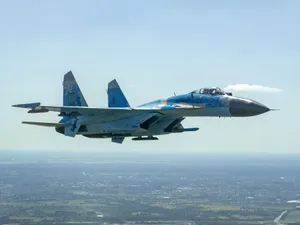 VIDEO Avioane SU-27 lovesc armata rusă de pe Insula Șerpilor. Bombe, aruncate de la joasă înălțime  / Aero Time