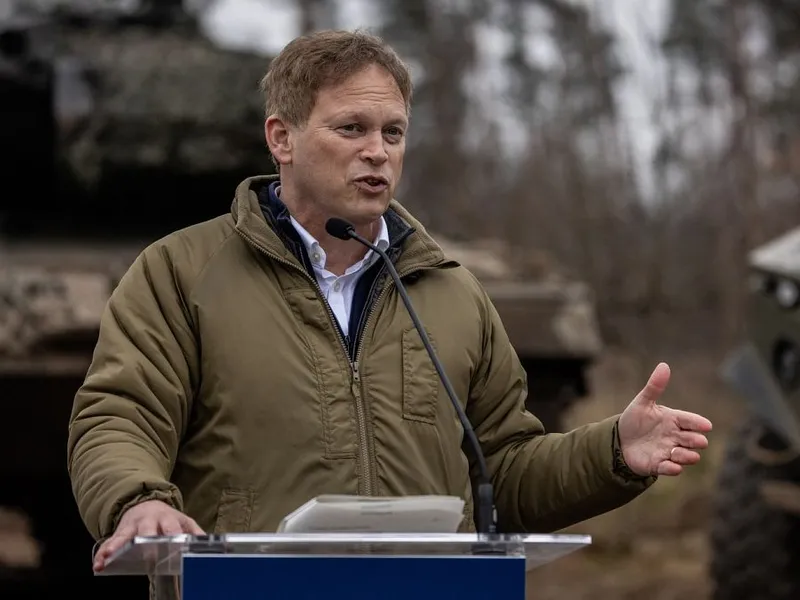 Rusia a blocat semnalul GPS, în avionul ministrului Apărării britanic, Grant Shapps - Foto: Profimedia Images