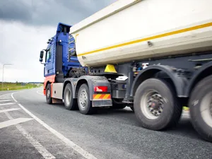 Canicula topește asfaltul în România. Restricții pentru TIR-uri, pe drumurile din 24 de județe - Foto: Profimedia Images