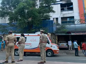 Incendiu la un spital COVID din Mumbai, India: 13 pacienți și-au pierdut viața. / Foto: mid-day.com